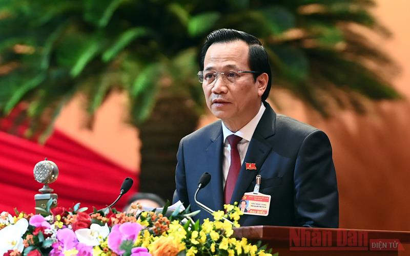 Bộ trưởng Lao động - Thương binh và Xã hội Đào Ngọc Dung phát biểu tham luận. Đại hội XIII của Đảng tiếp tục phiên tham luận tại hội trường -0