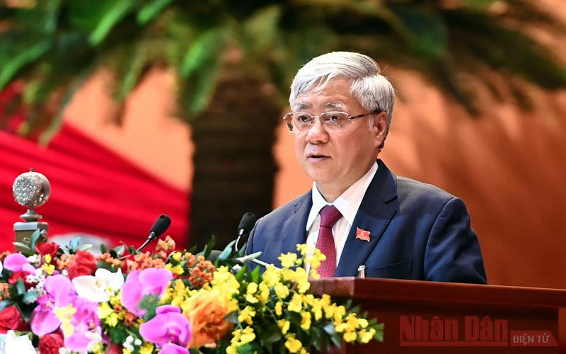 Đồng chí Đỗ Văn Chiến, Ủy viên T.Ư Đảng, Bộ trưởng, Chủ nhiệm Ủy ban Dân tộc trình bày tham luận. Đại hội XIII của Đảng tiếp tục phiên tham luận tại hội trường -0