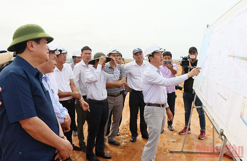 Bí thư Tỉnh ủy Phan Việt Cường kiểm tra tiến độ thi công, giải ngân các công trình tại vùng đông của tỉnh. Quảng Nam kiên quyết điều chuyển, cắt giảm vốn các công trình chậm giải ngân -0