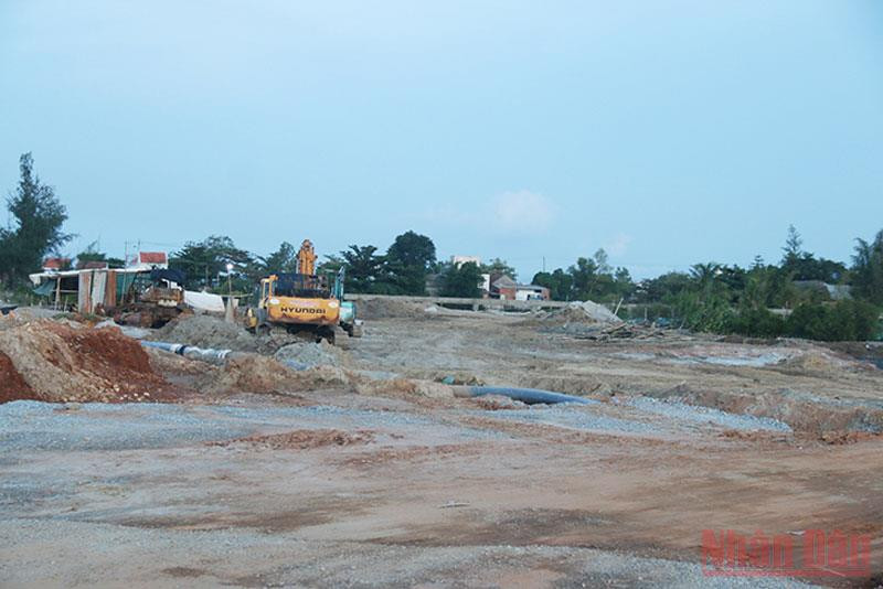 Đường ven biển 129, đoạn qua huyện Núi Thành thi công chậm do vướng mặt bằng. Quảng Nam kiên quyết điều chuyển, cắt giảm vốn các công trình chậm giải ngân -0