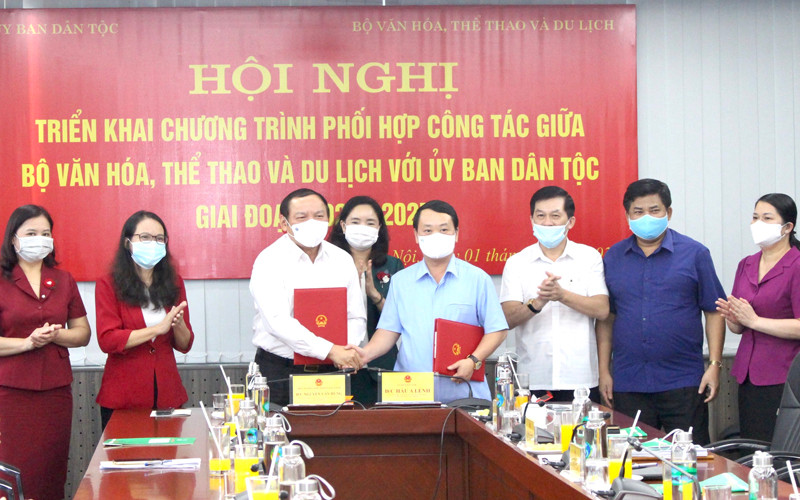 Hai cơ quan ký kết chương trình phối hợp giai đoạn 2021-2025.