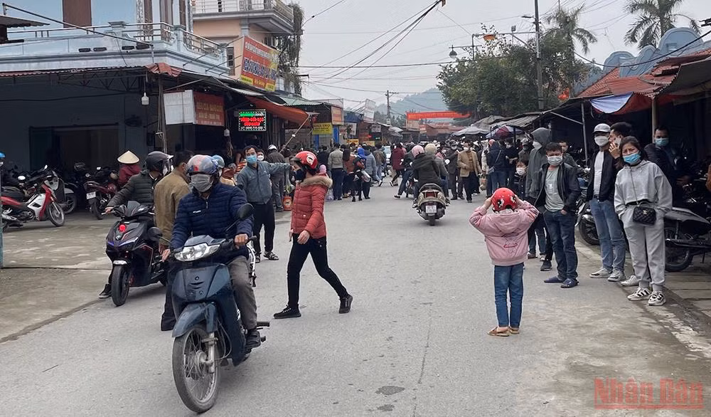 Du xuân chợ Viềng, Phủ Dầy đầu năm -0