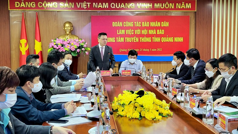 Quang cảnh buổi làm việc giữa đoàn công tác Báo Nhân Dân với Hội Nhà báo và Trung tâm Truyền thông tỉnh Quảng Ninh. Tăng cường hợp tác truyên truyền giữa Báo Nhân Dân và tỉnh Quảng Ninh -0