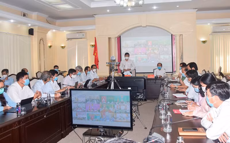 Chủ tịch UBND tỉnh Đồng Tháp Phạm Thiện Nghĩa chỉ đạo tại cuộc họp trực tuyến của Ban Chỉ đạo phòng, chống dịch Covid-19 tỉnh Đồng Tháp vào ngày 28/6.