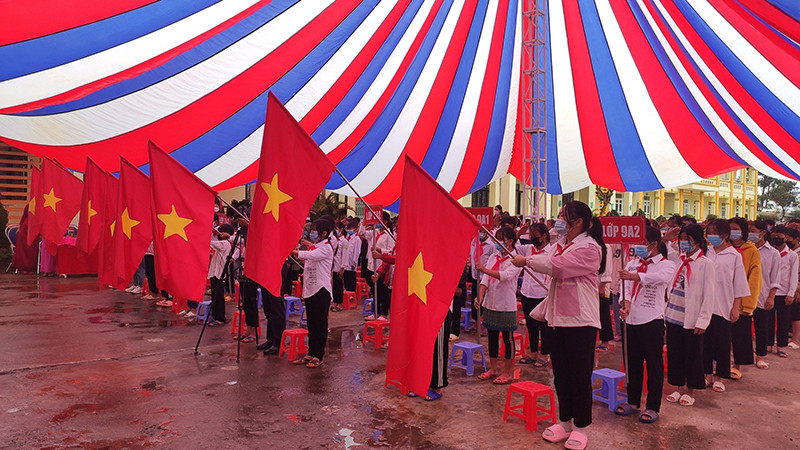 Học sinh Trường THCS xã Giang Ma, huyện Tam Đường trong buổi khai giảng năm học mới. Các địa phương khai giảng năm học mới -0
