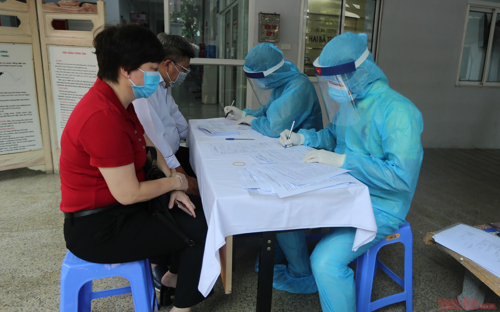 Người dân đều phải khai báo y tế, tiền sử bệnh lý,… 6_Ha_Noi_test_Covid_19_Da_Nang-1596112846257.jpg