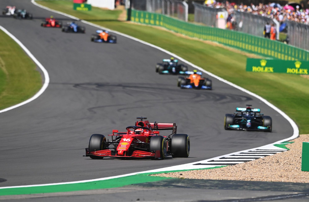 Charles Leclerc dẫn đầu gần như tất cả các vòng đua tại GP Anh. Hamilton chiến thắng trên sân nhà Silverstone -0