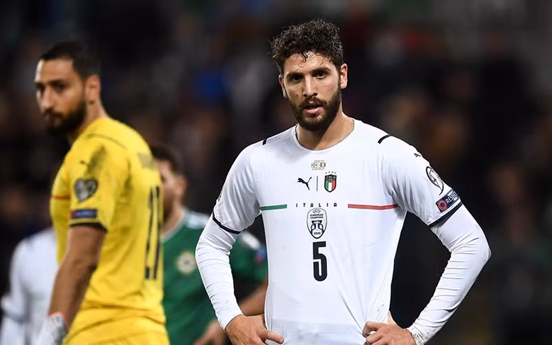 Italia sẽ phải đá play-off để tranh suất dự World Cup 2022. (Ảnh: Getty Images)
