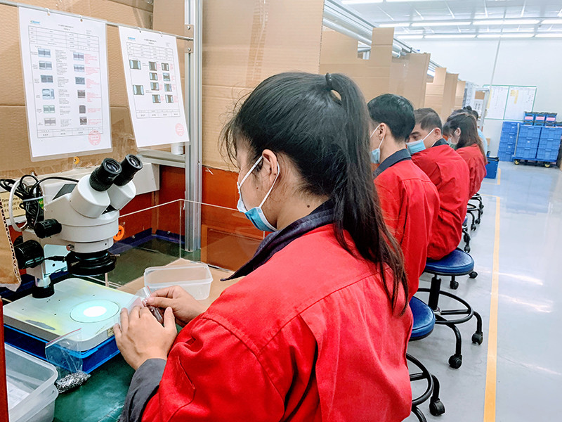 Các doanh nghiệp trong khu công nghiệp ở Hải Phòng vẫn duy trì hoạt động sản xuất liên tục trong thời kỳ phòng, chống dịch bệnh. (Ảnh: NGÔ QUANG DŨNG) Bài 4: Nỗ lực vượt khó -0