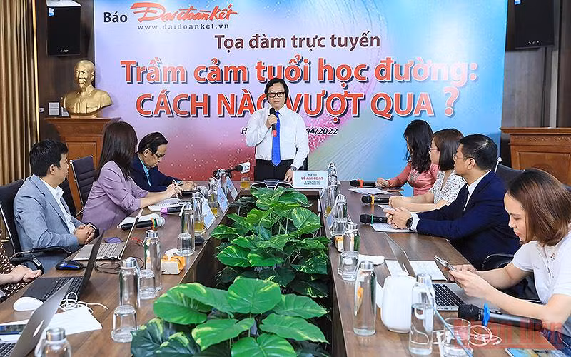 Toàn cảnh Tọa đàm “Trầm cảm tuổi học đường: Cách nào vượt qua?”.