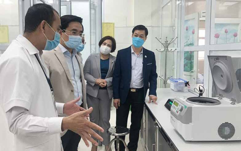 Bệnh viện đa khoa Cẩm Phả được đầu tư phòng xét nghiệm hiện đại để sàng lọc, phát hiện nhanh các ca nhiễm Virus SARS-CoV-2.