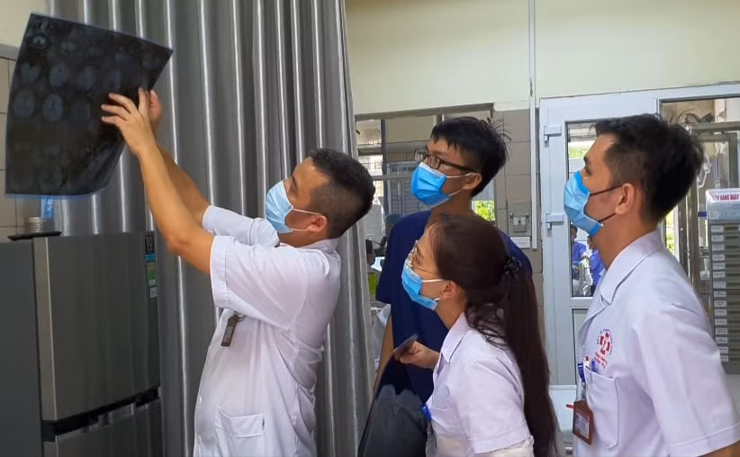 Bảy ca ngộ độc methanol, bác sĩ tiếp tục cảnh báo -0