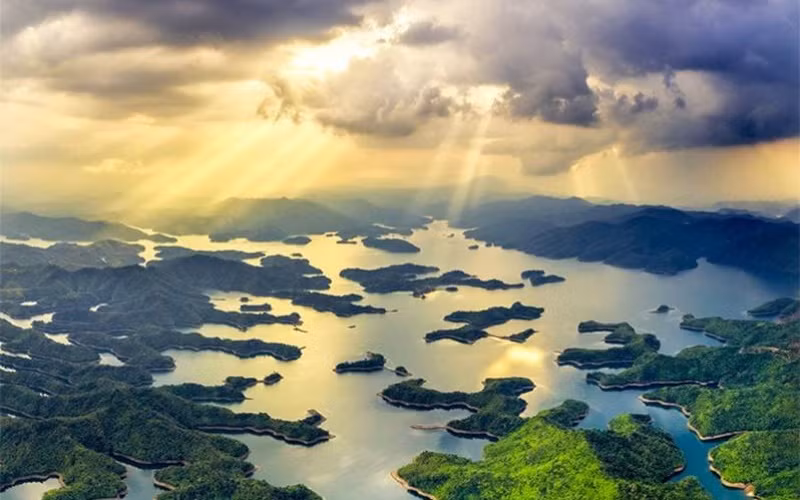 Hồ Tà Đùng (Vườn quốc gia Tà Đùng).