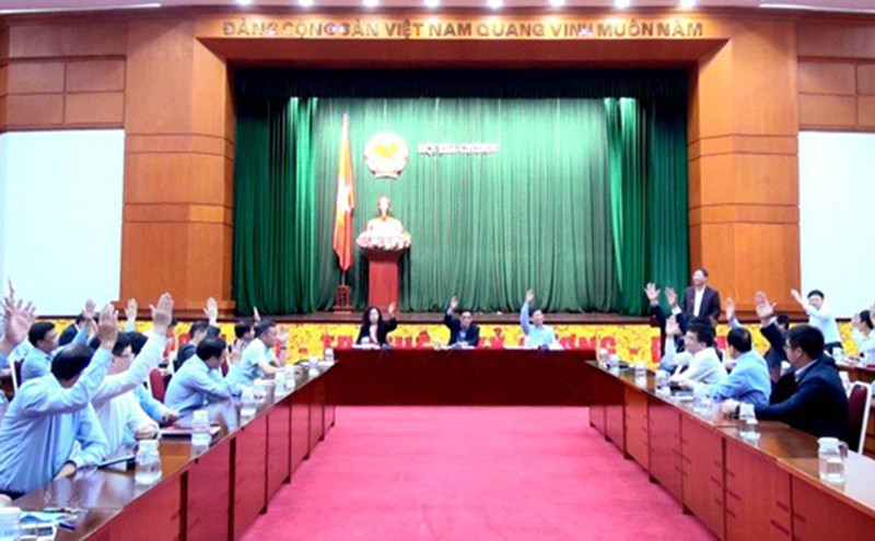 100% đại biểu biểu quyết đồng ý giới thiệu đồng chí Đinh Tiến Dũng, Ủy viên Bộ Chính trị, Bí thư Ban Cán sự Đảng, Bộ trưởng Tài chính tham gia ứng cử đại biểu Quốc hội khóa XV.