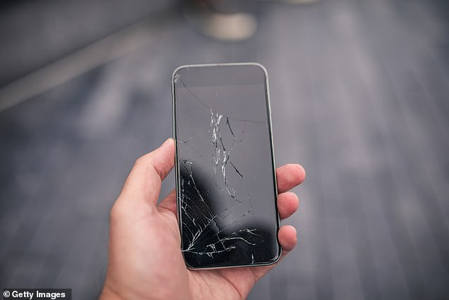 Công nghệ được Apple đề xuất sẽ sử dụng một vật liệu mềm dẻo, có thể trở lại dạng ban đầu khi được nung nóng để tự sửa chữa màn hình nứt vỡ.