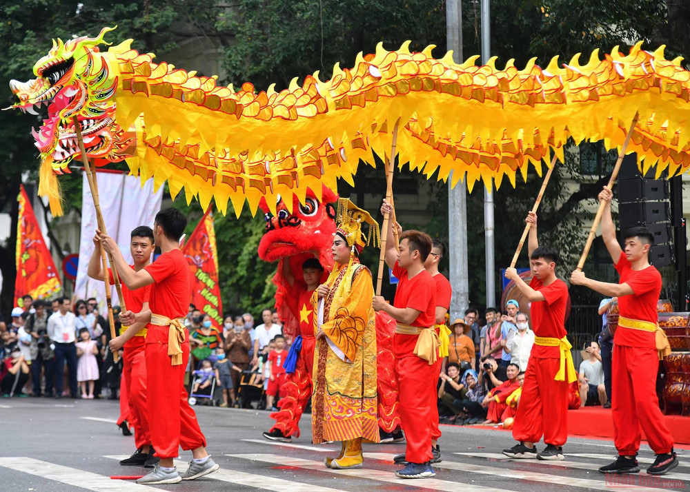 Rực rỡ sắc màu tại Liên hoan nghệ thuật Múa Rồng Hà Nội -0