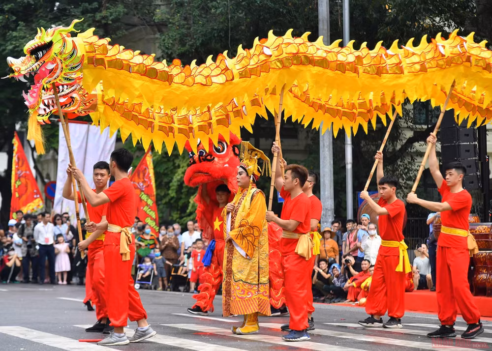 Rực rỡ sắc màu tại Liên hoan nghệ thuật Múa Rồng Hà Nội -0