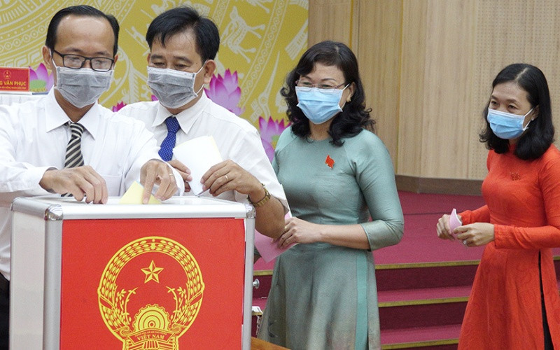 Đại biểu bầu các chức danh chủ chốt của Ủy ban nhân dân tỉnh Kiên Giang khóa X, nhiệm kỳ 2021-2026. Kiên Giang bầu các chức danh chủ chốt cho chính quyền nhiệm kỳ mới -0