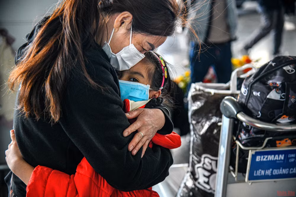 Đón đồng bài từ Ukaraine: Chỉ mong sớm được đoàn tụ… -0