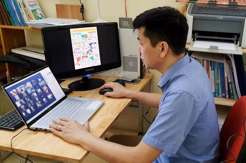 Giáo viên Trường THPT Chuyên Bắc Ninh dạy học trực tuyến môn Địa lý trong thời gian học sinh tạm dừng đến trường. (Ảnh: http://baobacninh.com.vn)