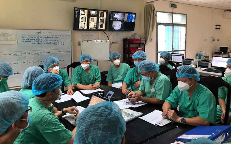Các Giáo sư đầu ngành làm việc tại Bệnh viện Trung ương Huế.