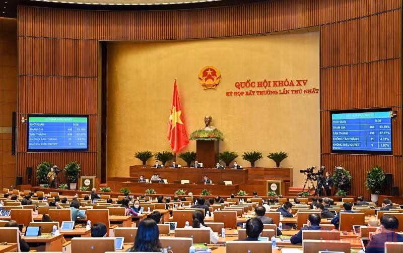 Lần đầu tiên Quốc hội thông qua “1 luật sửa nhiều luật”. (Ảnh: LINH KHOA)