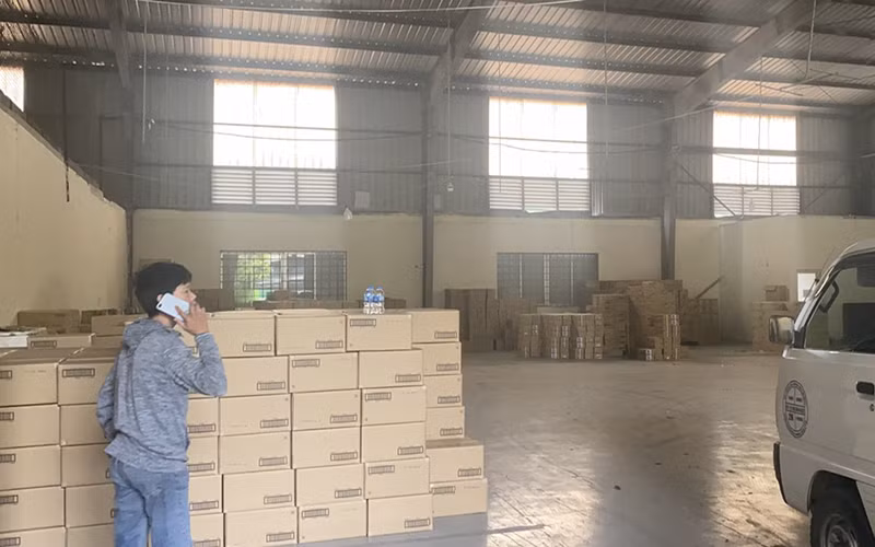 Tổng tấn công tám kho, thu giữ 40 tấn hàng có dấu hiệu vi phạm -0