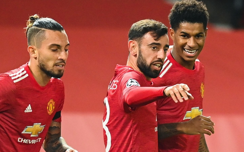 B. Fernandes (giữa) lập cú đúp trong trận thắng 4-1 của Man United.