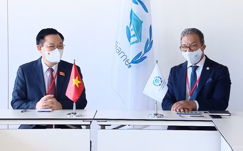 Chủ tịch Quốc hội Vương Đình Huệ gặp Chủ tịch Liên minh Nghị viện thế giới (IPU) Duarta Pacheco. (Ảnh: DOÃN TẤN/TTXVN)