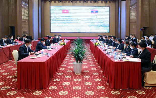 Phó Thủ tướng Chính phủ Lê Văn Thành hội đàm với Phó Thủ tướng, Bộ trưởng Kế hoạch và Đầu tư Lào Sonexay Siphandone. (Ảnh: VGP)