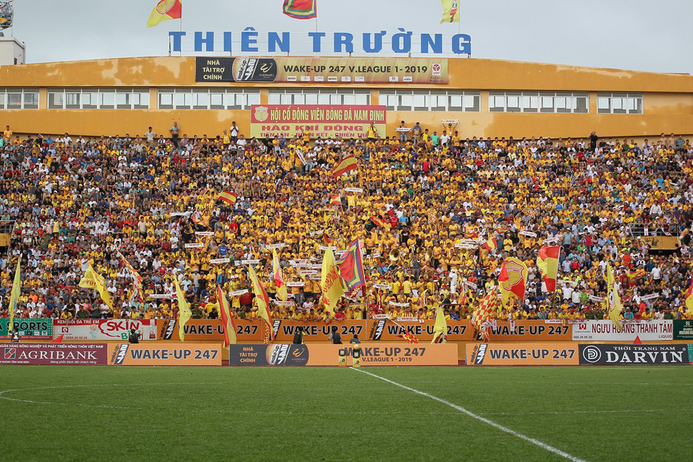 Sắc vàng ở Thiên Trường khiến các cổ động viên trên thế giới thèm khát. (Ảnh: Nam Định FC)