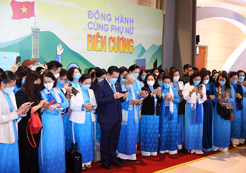 Khai mạc triển lãm “Hội Liên hiệp Phụ nữ Việt Nam - Viết tiếp những ước mơ” -0