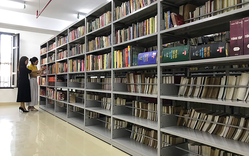 Thư viện Khoa học tổng hợp tỉnh Thái Bình đang lưu trữ, bảo quản hơn 230 nghìn bản sách, hơn 18 nghìn đơn vị báo. Hồi sinh một thiết chế văn hóa hơn 60 tuổi đời ở Thái Bình -0