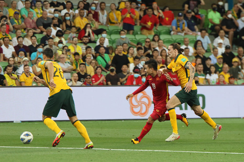 Quang Hải thi đấu nỗ lực trên hàng công. (Ảnh: VFF) (Hiệp 1) Việt Nam 0-1 Australia: Maclaren mở tỷ số cho đội chủ nhà -0