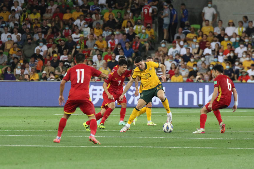 Tiền đạo Tom Rogic bỏ lỡ bàn thắng đầu trận do VAR can thiệp. (Ảnh: VFF) (Hiệp 1) Việt Nam 0-1 Australia: Maclaren mở tỷ số cho đội chủ nhà -0