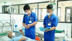 Người bệnh N.H.T được cấp cứu điều trị ban đầu tại Trung tâm y tế huyện Cẩm Khê.