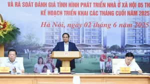 Thủ tướng Phạm Minh Chính chủ trì Hội nghị trực tuyến toàn quốc triển khai thực hiện Nghị quyết 201/2025/QH15 của Quốc hội về thí điểm một số cơ chế, chính sách đặc thù phát triển nhà ở xã hội.