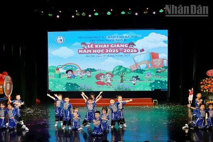 Tiết mục văn nghệ chào mừng năm học mới do các bé Trường mầm non B biểu diễn.