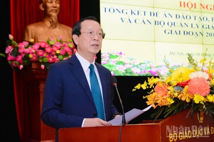 Thứ trưởng Thường trực Phạm Ngọc Thưởng phát biểu tại hội nghị.