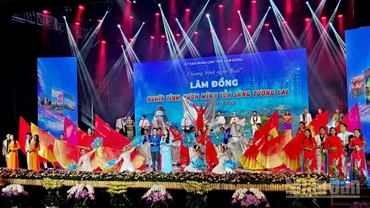Chương trình nghệ thuật đặc biệt chào mừng thành lập tỉnh Lâm Đồng mới góp phần tạo khí thế phấn khởi, niềm tin về "Lâm Đồng nghĩa tình, vươn mình tỏa sáng tương lai".