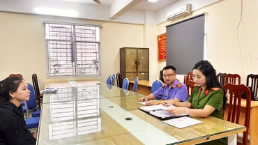 Đối tượng liên quan hành vi giết mổ, tiêu thụ thịt lợn nhiễm bệnh khai báo tại cơ quan công an.