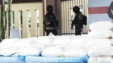 Một vụ bắt giữ ma túy tại Indonesia. Ảnh: AFP