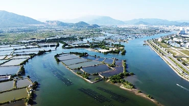Từng là con sông đẹp nhưng nay Quán Trường đang ô nhiễm nghiêm trọng.