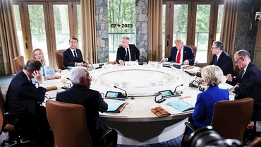 Các nhà lãnh đạo G7 đàm phán vấn đề thương mại tại Canada. Ảnh: AP