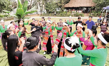 Làng Văn hóa mở Trại sáng tác