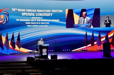 Thủ tướng Malaysia Anwar Ibrahim phát biểu tại Lễ khai mạc Hội nghị Bộ trưởng Ngoại giao ASEAN lần thứ 58 (AMM-58). (Ảnh: BNG)