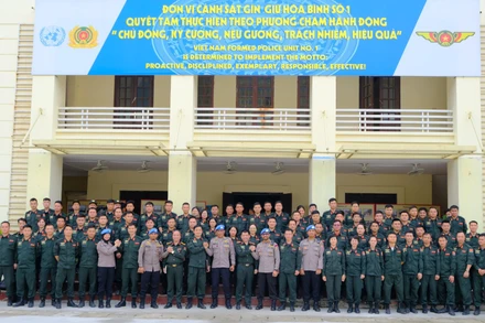 Chuyên gia huấn luyện cảnh sát gìn giữ hoà bình của Cảnh sát quốc gia Indonesia đến huấn luyện cho Đơn vị Cảnh sát gìn giữ hoà bình số 1. (Ảnh: VNFPU1)