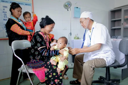 Dữ liệu WUENIC cho thấy vai trò then chốt của Chính phủ, tài chính nội địa và y tế cơ sở trong hiện thực hóa mục tiêu tiêm chủng toàn cầu đến năm 2030. (Ảnh: UNICEF)