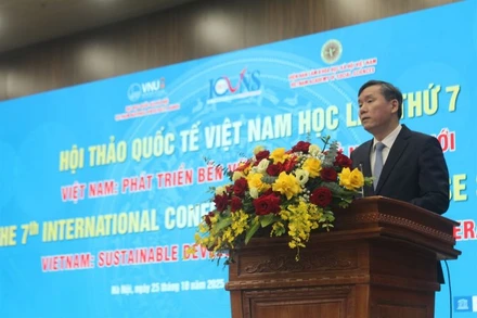 Giáo sư, Tiến sĩ Lê Văn Lợi, Chủ tịch Viện Hàn lâm Khoa học xã hội Việt Nam.