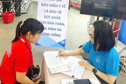 Bảo hiểm xã hội các địa phương tích cực tuyên truyền các điểm mới của Luật Bảo hiểm xã hội năm 2024 cho các chủ hộ kinh doanh trên địa bàn.